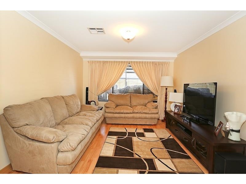 15 Bobtail Bend, Wannanup WA 6210