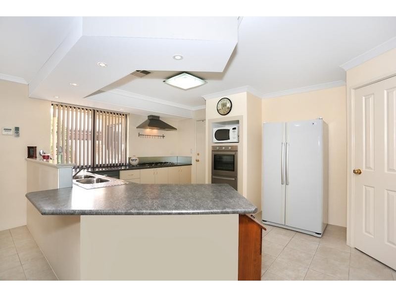 15 Bobtail Bend, Wannanup WA 6210