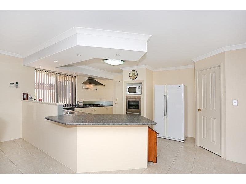 15 Bobtail Bend, Wannanup WA 6210