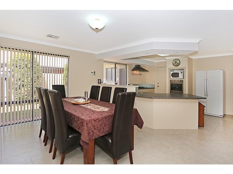 15 Bobtail Bend, Wannanup WA 6210