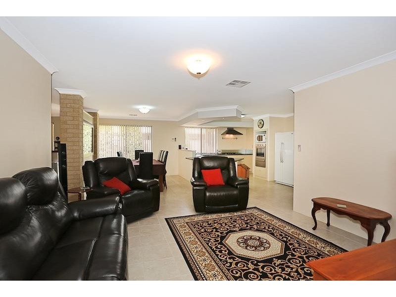 15 Bobtail Bend, Wannanup WA 6210