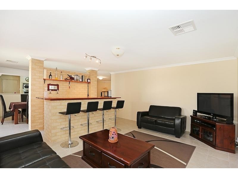 15 Bobtail Bend, Wannanup WA 6210
