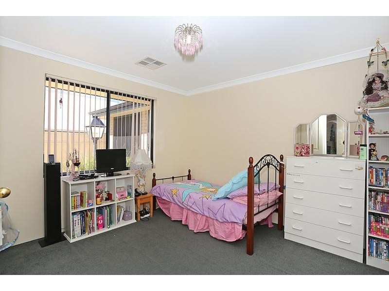 15 Bobtail Bend, Wannanup WA 6210