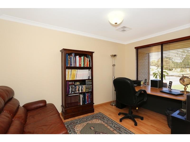 15 Bobtail Bend, Wannanup WA 6210