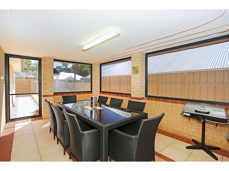 15 Bobtail Bend, Wannanup WA 6210