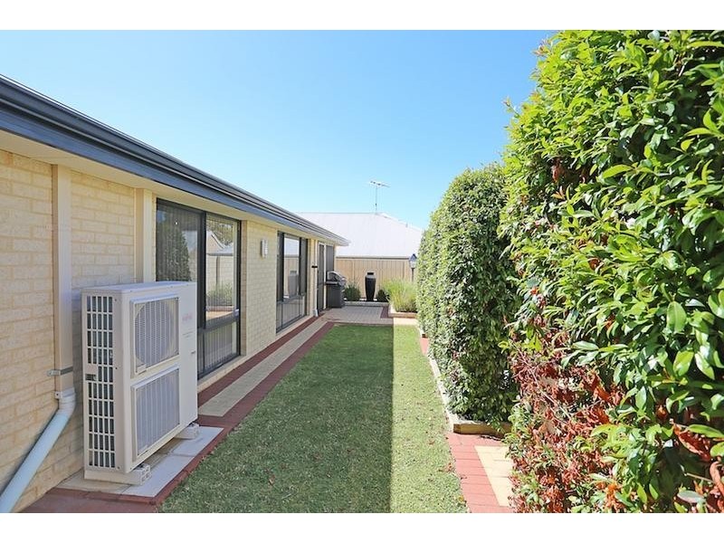 15 Bobtail Bend, Wannanup WA 6210