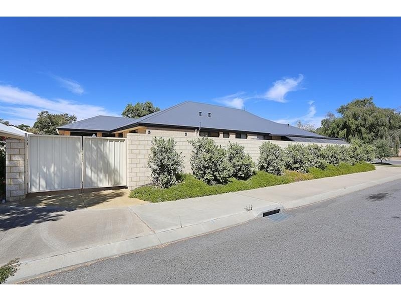 15 Bobtail Bend, Wannanup WA 6210