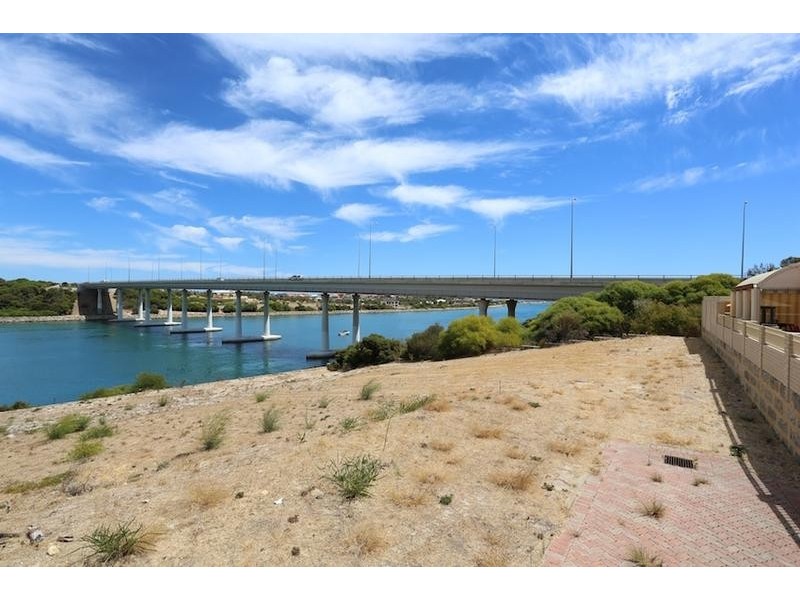 11 Spoonbill Retreat, Wannanup WA 6210