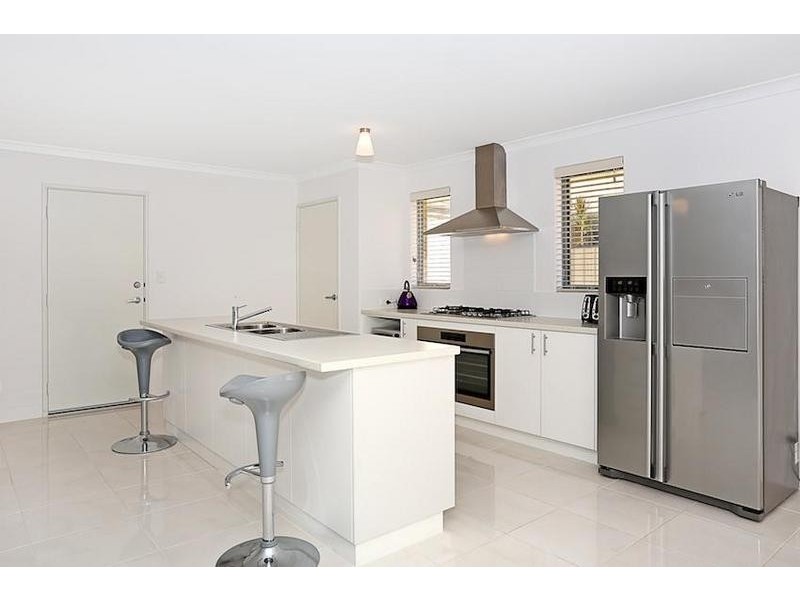 2 Bamburgh Turn, Meadow Springs WA 6210