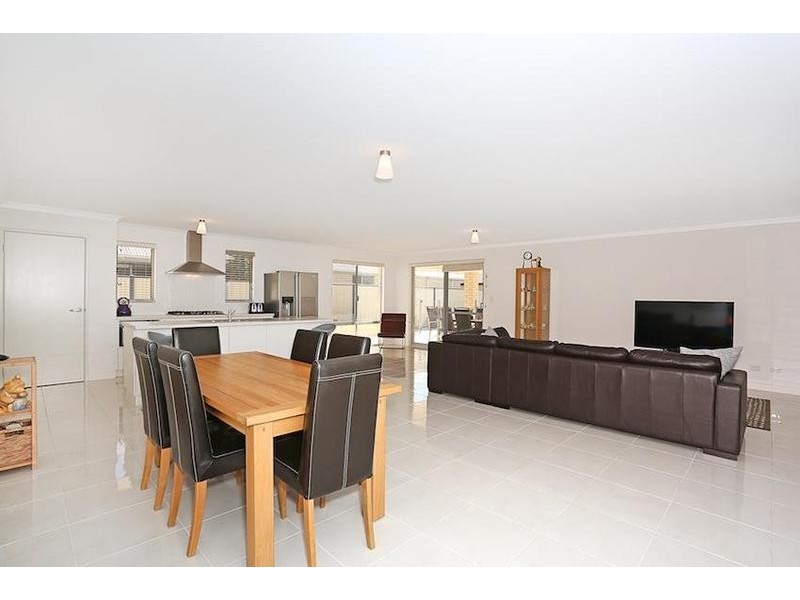 2 Bamburgh Turn, Meadow Springs WA 6210