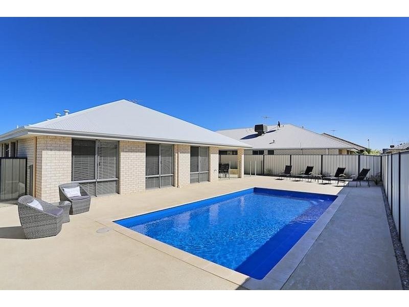 2 Bamburgh Turn, Meadow Springs WA 6210