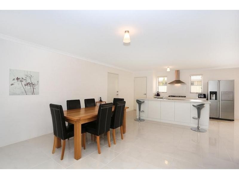 2 Bamburgh Turn, Meadow Springs WA 6210