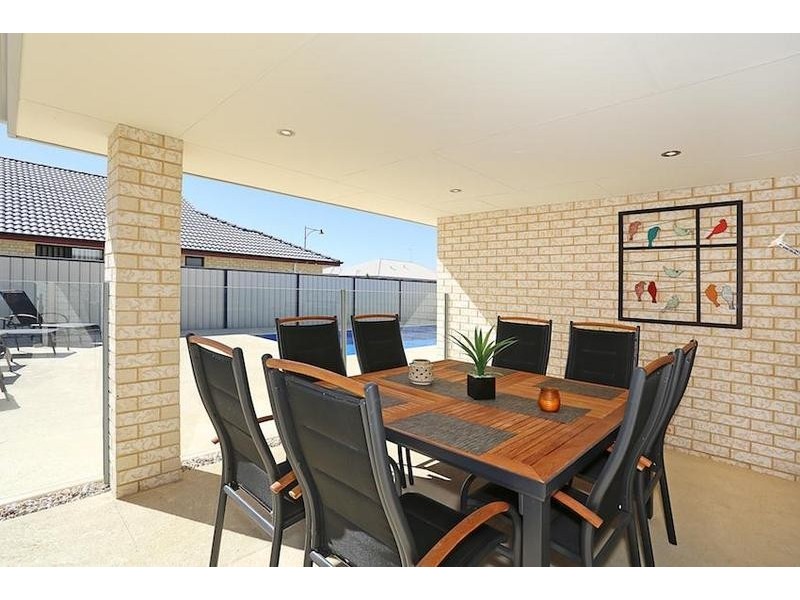 2 Bamburgh Turn, Meadow Springs WA 6210