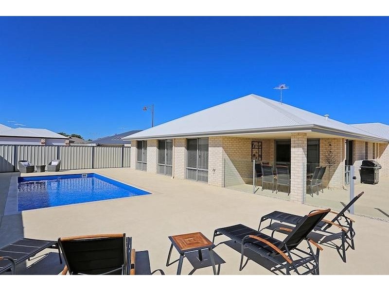 2 Bamburgh Turn, Meadow Springs WA 6210