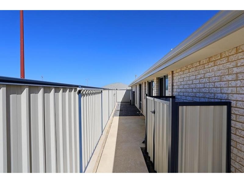 2 Bamburgh Turn, Meadow Springs WA 6210