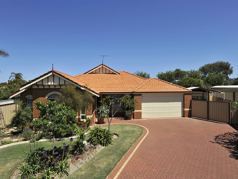 6 Napier Close, Halls Head WA 6210