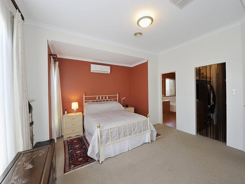 6 Napier Close, Halls Head WA 6210