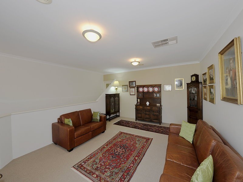 6 Napier Close, Halls Head WA 6210