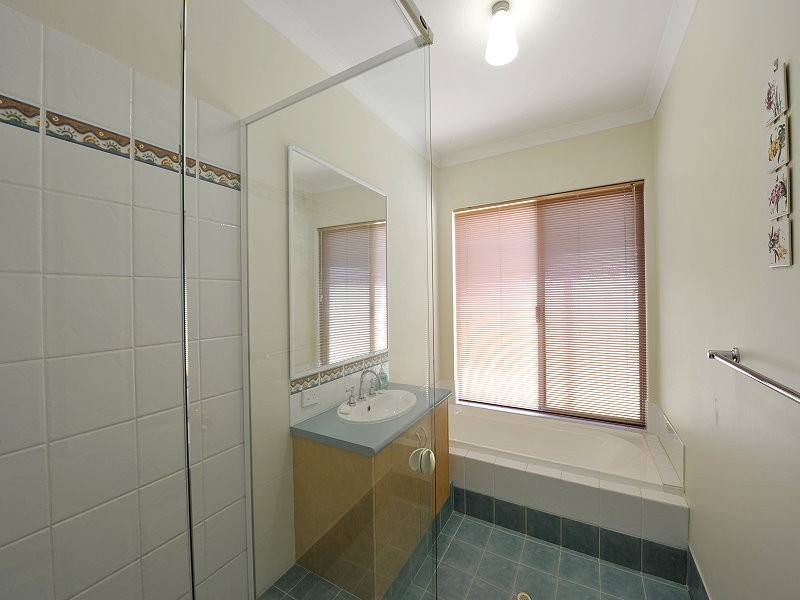 6 Napier Close, Halls Head WA 6210