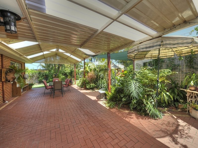 6 Napier Close, Halls Head WA 6210