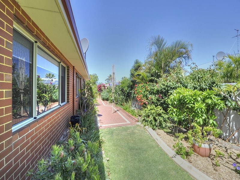 6 Napier Close, Halls Head WA 6210