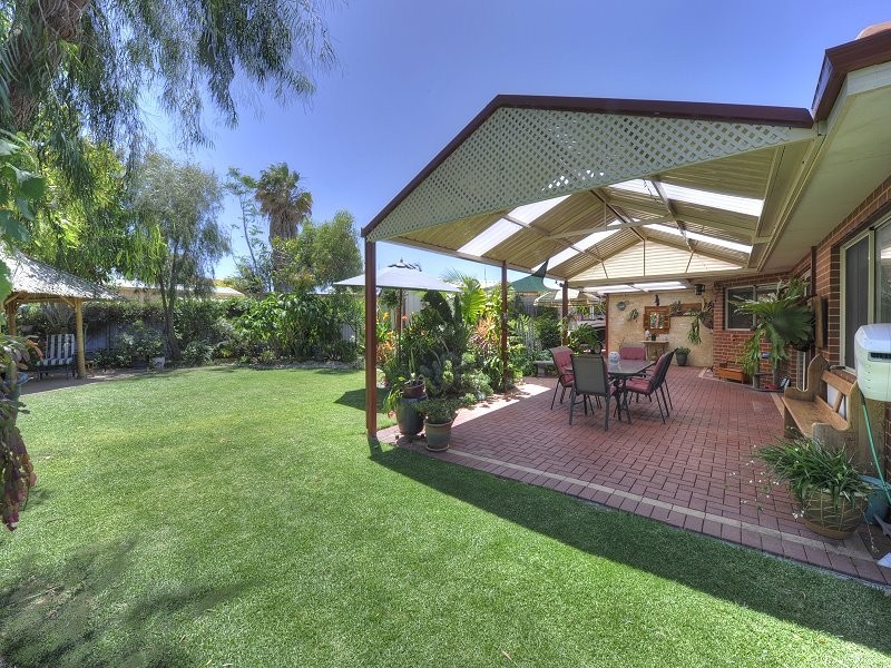 6 Napier Close, Halls Head WA 6210