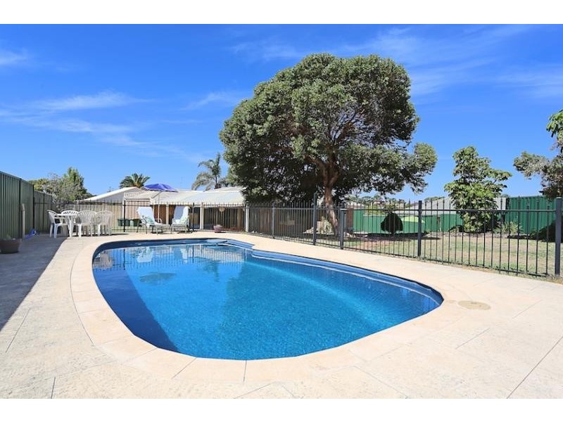 5 Troon Grove, Halls Head WA 6210