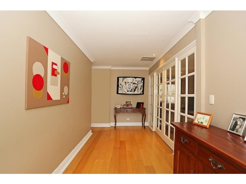 5 Troon Grove, Halls Head WA 6210