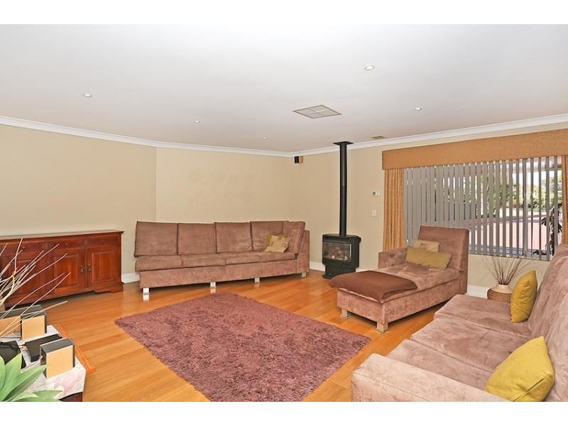 5 Troon Grove, Halls Head WA 6210