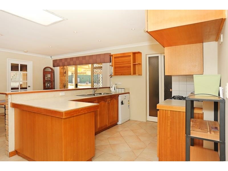 5 Troon Grove, Halls Head WA 6210