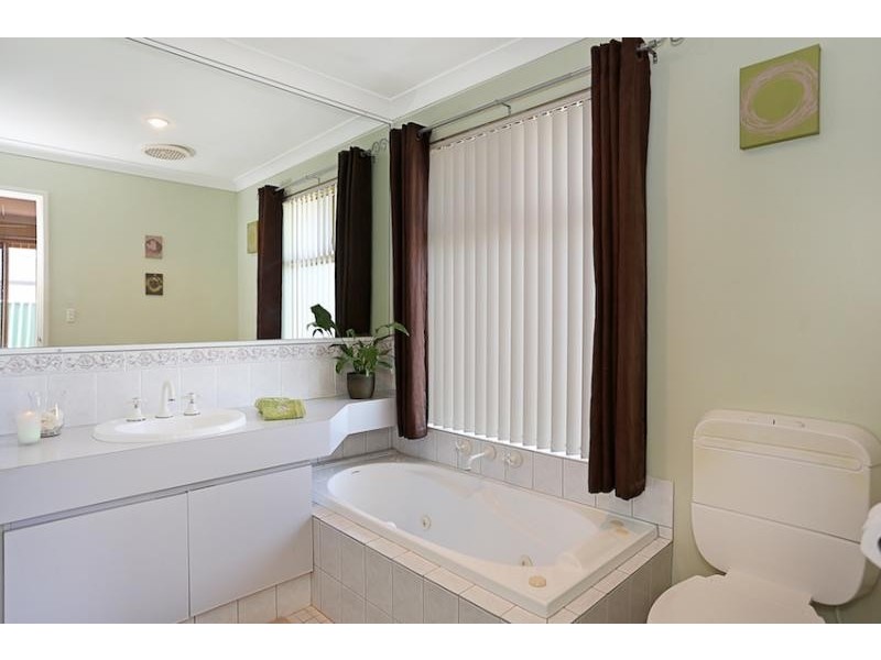 5 Troon Grove, Halls Head WA 6210