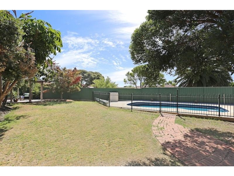 5 Troon Grove, Halls Head WA 6210