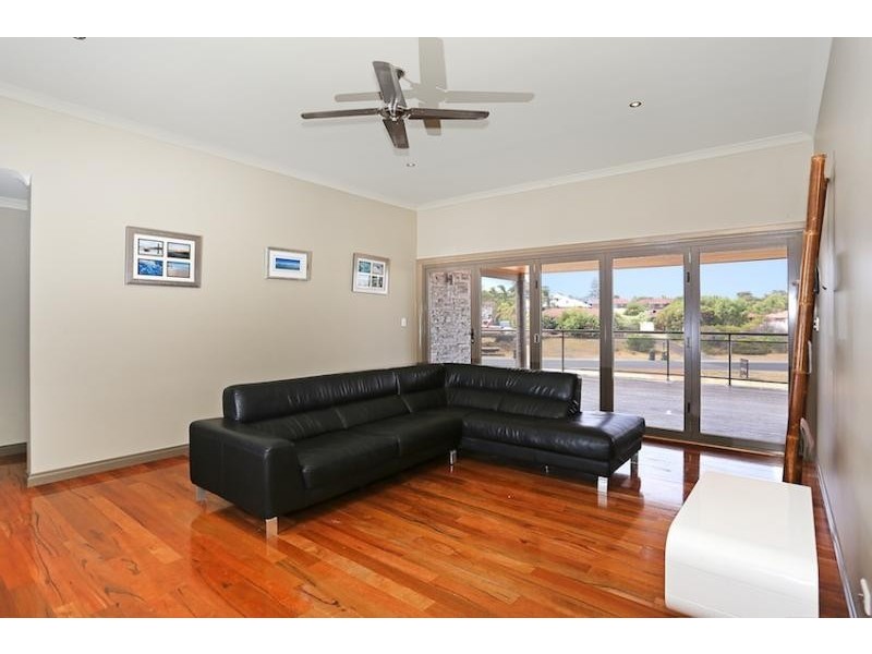 76A Janis Street, Halls Head WA 6210