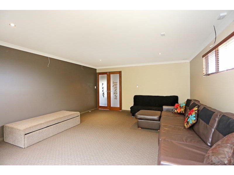76A Janis Street, Halls Head WA 6210