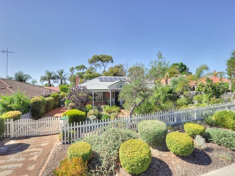 10 Allamanda Way, Halls Head WA 6210