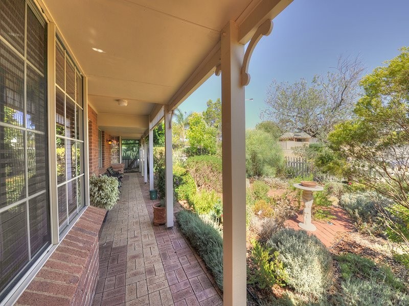 10 Allamanda Way, Halls Head WA 6210