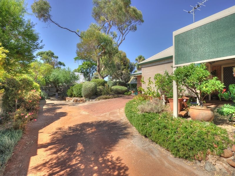 10 Allamanda Way, Halls Head WA 6210