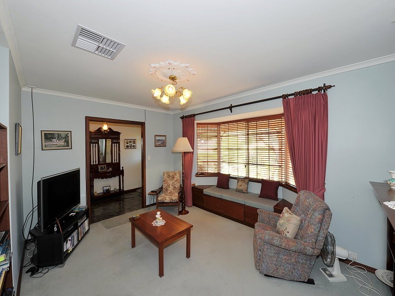 10 Allamanda Way, Halls Head WA 6210