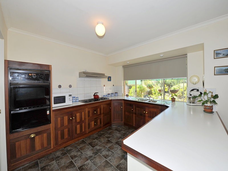 10 Allamanda Way, Halls Head WA 6210