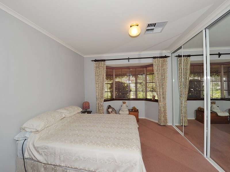 10 Allamanda Way, Halls Head WA 6210