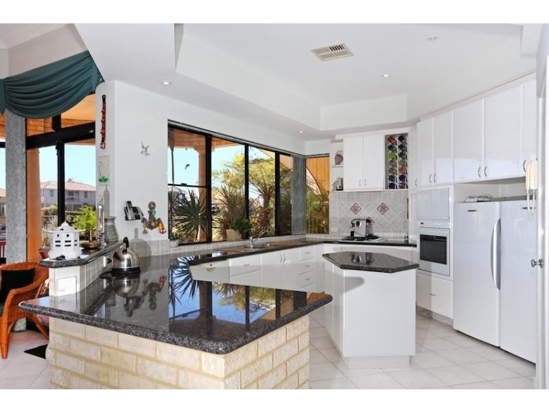 7 Picaroon Place, Halls Head WA 6210
