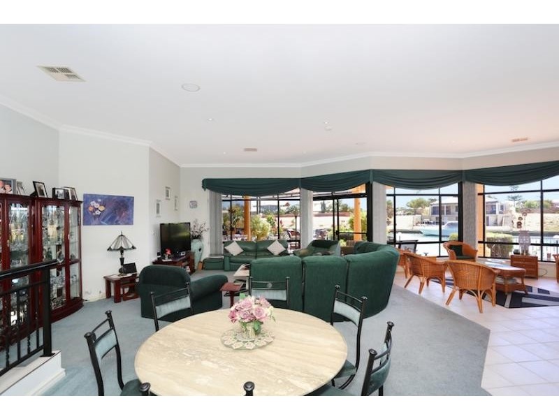 7 Picaroon Place, Halls Head WA 6210