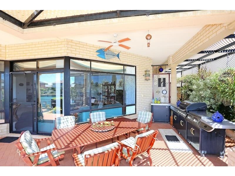 7 Picaroon Place, Halls Head WA 6210