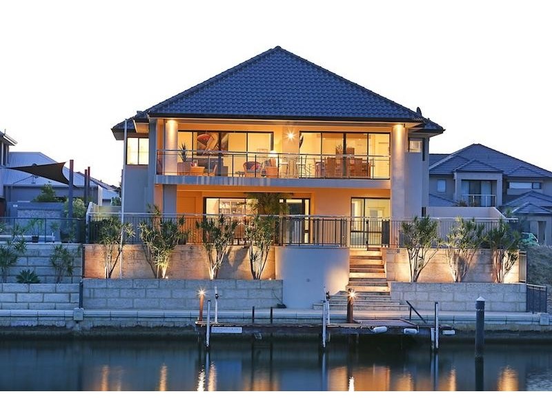 10 Brindabella Crescent, Halls Head WA 6210