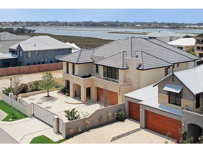 10 Brindabella Crescent, Halls Head WA 6210