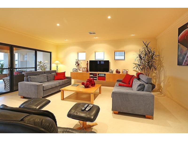 10 Brindabella Crescent, Halls Head WA 6210