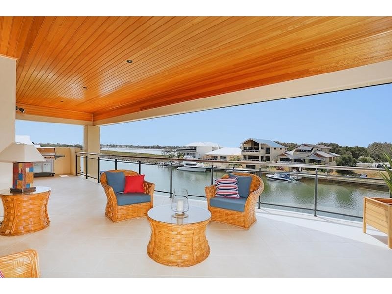 10 Brindabella Crescent, Halls Head WA 6210