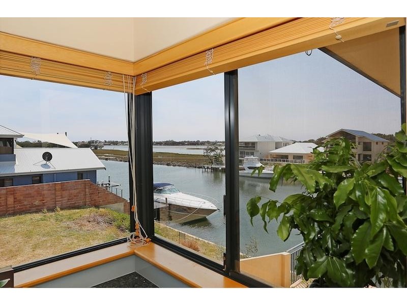 10 Brindabella Crescent, Halls Head WA 6210