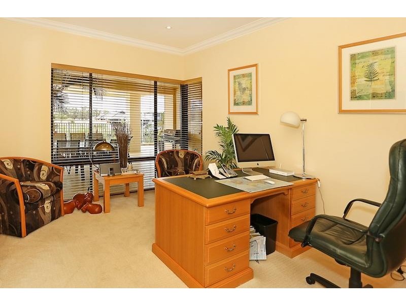 10 Brindabella Crescent, Halls Head WA 6210