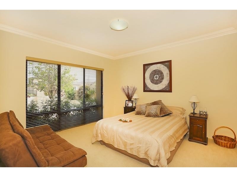 10 Brindabella Crescent, Halls Head WA 6210